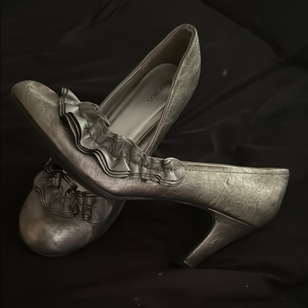 Xhilaration Silver Heels with Ruffle Detail